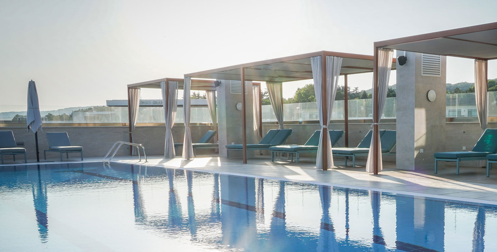 hotel-amelia_swimming-pool_borella-art-design_france