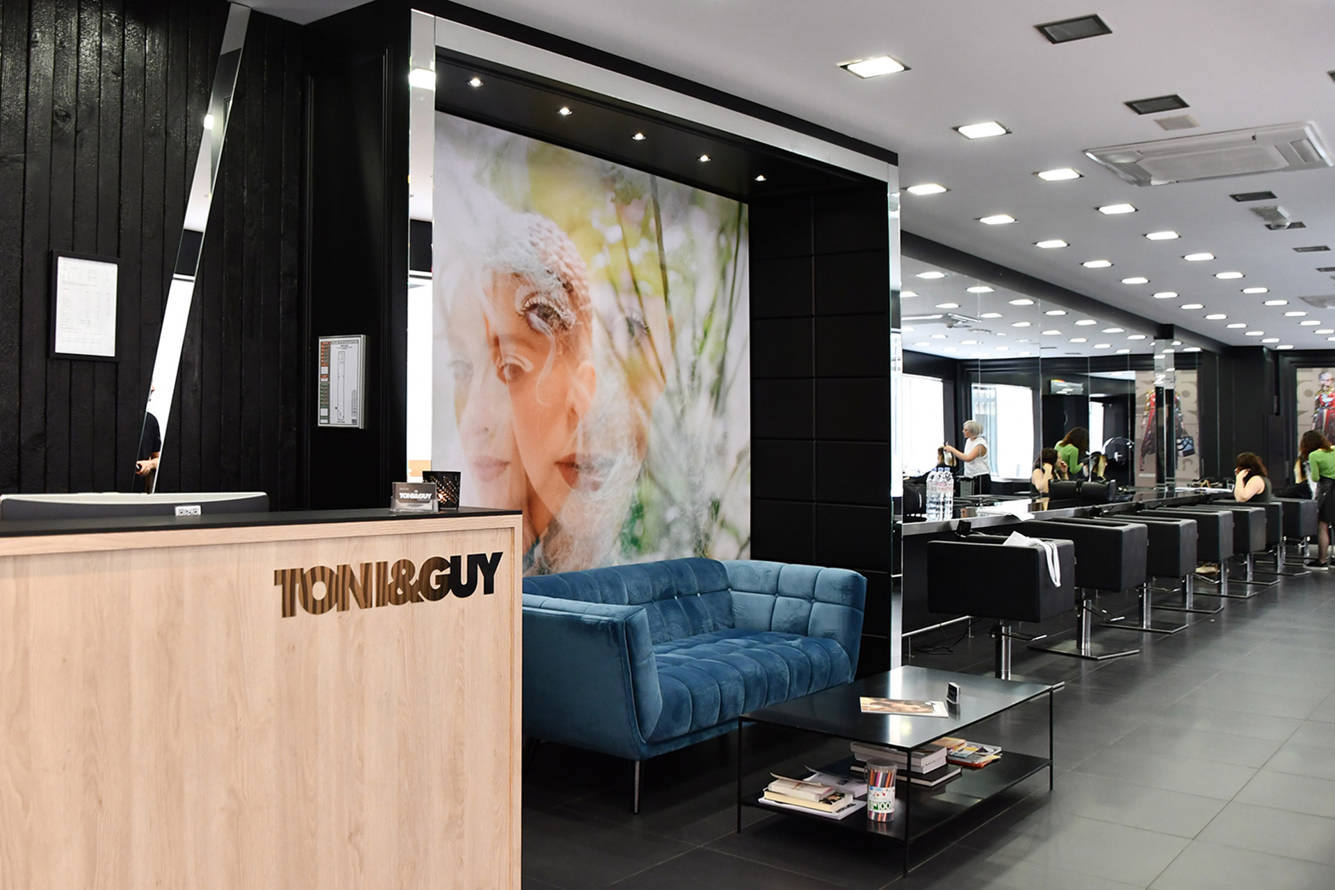 Salon de coiffure Toni & Guy par l’agence Borella Art Design