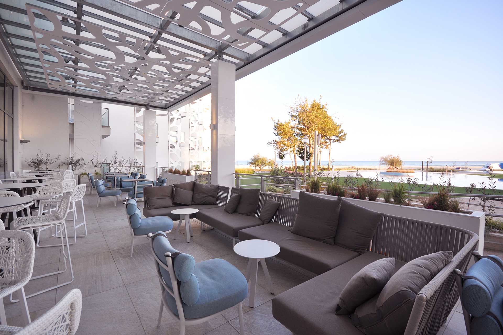 Terrasse Paradise Blue Restaurants & Bar par Borella Art Design